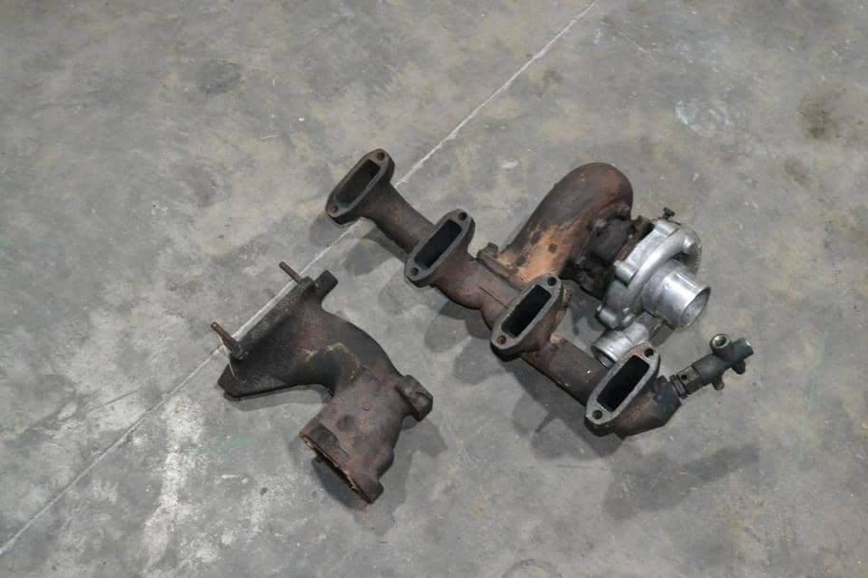 Turbocompressor met uitlaatspruitstuk voor Deutz motor BF4L 913/Deutz 4.51 4.71